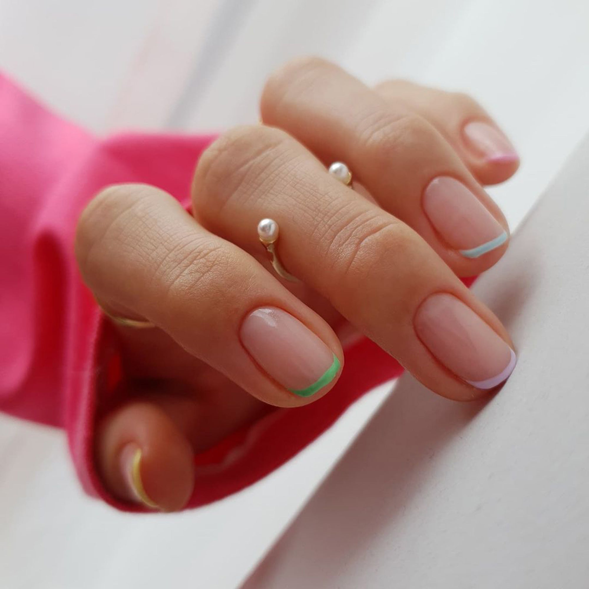 What gel polish colours should you wear on short nails? – Manucurist UK
